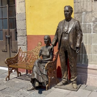 Visite guidée de Coyoacán, Xochimilco & fresques artistiques : tour guidé avec promenade en trajinera 6