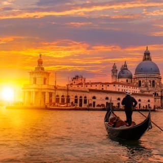 Venice: Classic Gondola Ride 21