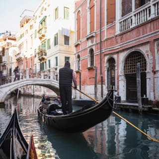 Venice: Classic Gondola Ride 29
