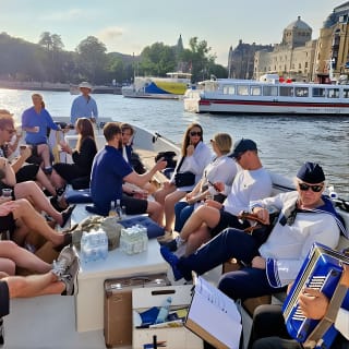 Open Electric Boat Ride in Stockholm 3