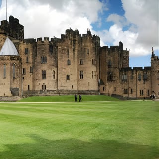 1 Day Alnwick Castle, Holy Island & Scottish Borders 1