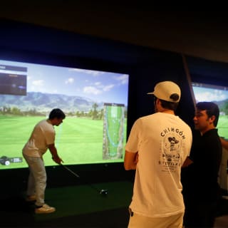2 Stunden Auf Einem Golfsimulator Für 4 + Bier 4