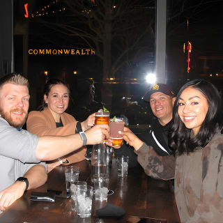 Arts District 3 hr Vintage Vegas Shopping, Cocktails, Champagne, Photos & Dinner 8
