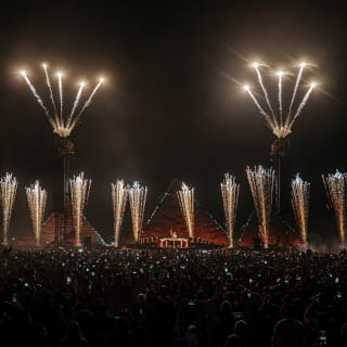 Shakira Live At the Pyramids Of Giza 5