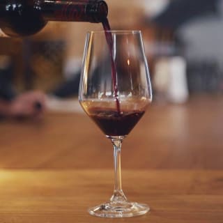 Verkostung von 3 Gläsern Wein und 3 Tapas Im Vinopremier 3