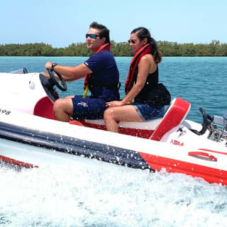 Abu Dhabi: Rhino Rides Self-Drive Speedboat Tour 1