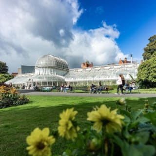 Belfast: Hop-on-Hop-off-Bustour + Titanic Belfast Museum + Zugticket 4