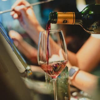 Pinta un cuadro con degustación de vino en Xpresarte 4