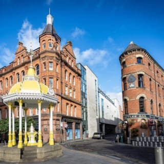 Belfast: Hop-on-Hop-off-Bustour + Titanic Belfast Museum + Zugticket 6