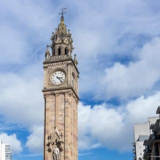 Belfast: Hop-on-Hop-off-Bustour + Titanic Belfast Museum + Zugticket 7