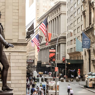 Manhattan Small Group Tour: Eine Attraktion, die die Themengebiete Wall Street und 911 Memorial abdeckt 2