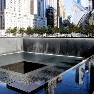 Manhattan Small Group Tour: Eine Attraktion, die die Themengebiete Wall Street und 911 Memorial abdeckt 3