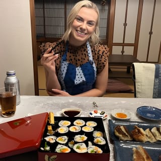 Yokohama: Sushi & Gyoza Cooking with Matcha & GreenTea Experience 13