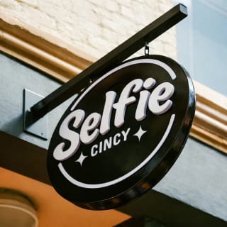 Selfie Cincy | Interactive Selfie Museum Experience 1