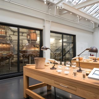 Tour della distilleria e biglietto per cocktail Bombay Sapphire 15