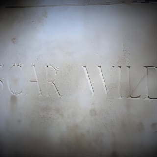 Pere Lachaise Cemetery Walking Tour in Paris 3