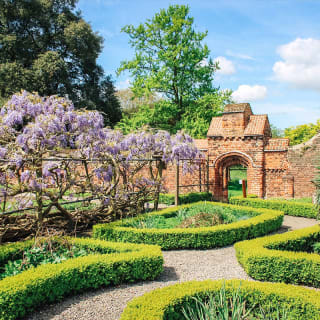 Garden history tour at Fulham Palace 1