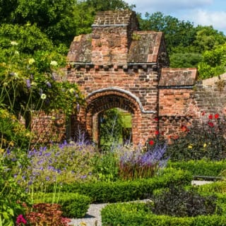 Garden history tour at Fulham Palace 5