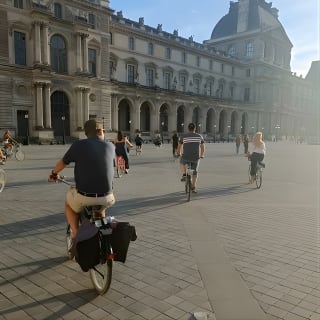 Visite à vélo des monuments de Paris en petit groupe 4
