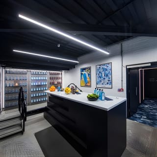 Tour della distilleria e biglietto per cocktail Bombay Sapphire 16