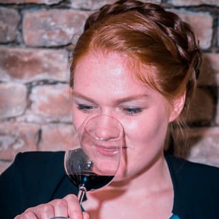 Weinprobe in exklusivem Weinkeller 3
