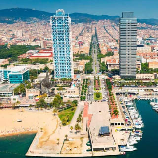 Barcelona: vuelo en helicóptero y traslado en barco desde el helipuerto 8