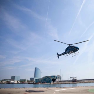 Barcelona: vuelo en helicóptero y traslado en barco desde el helipuerto 9