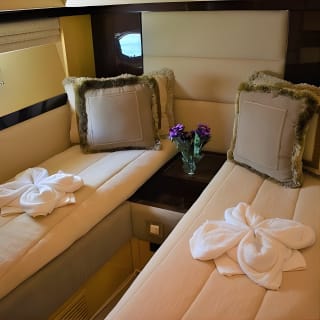 Yacht Trip Dubai : Book 56 ft Premium Yacht up to 21 people 16