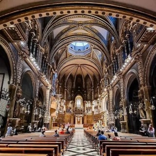 Tour Privado Guiado a Montserrat Todo Incluido con recogida en Barcelona 2