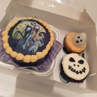 Nightmare Before Christmas sweet pack bento cake and cupcakes 1
