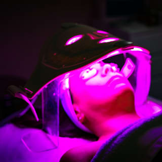 Complete Facial Cleansing with Photodynamic Therapy 6