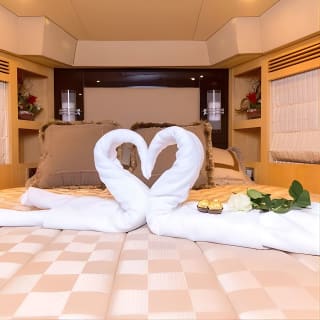 Yacht Trip Dubai : Book 56 ft Premium Yacht up to 21 people 17