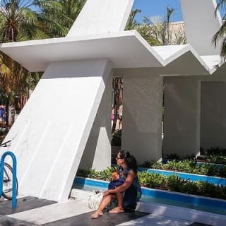 Miami Beach: Transcending Mall 1