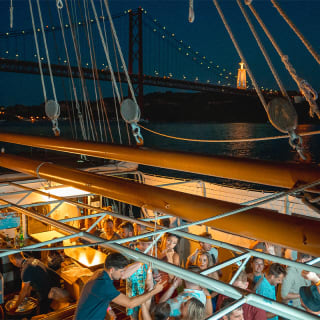 Lisboa Boat Party: DJ-Tour auf dem Tejo 5