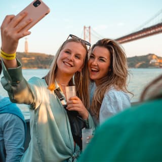 Lisboa Boat Party: DJ-Tour auf dem Tejo 6