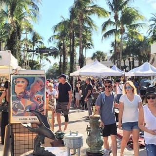 Miami Beach: Transcending Mall 4