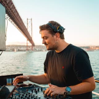 Lisboa Boat Party: DJ-Tour auf dem Tejo 7