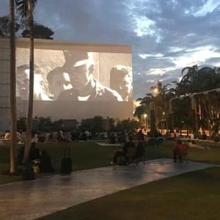 Miami Beach: Transcending Mall 5