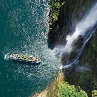 Milford Sound Scenic Cruise of the Fiords 5