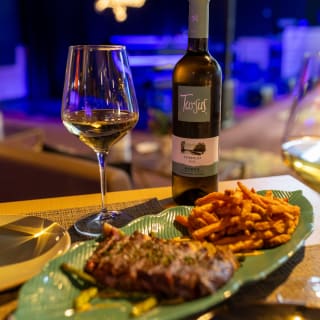 Música en directo y cena para dos con una botella de vino 2