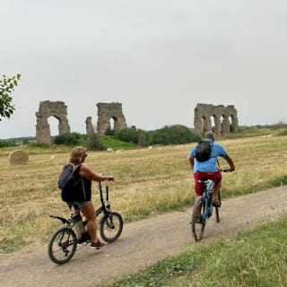 Via Appia: Tour in E-Bike fuori dai sentieri battuti + Catacombe + Cibo 2