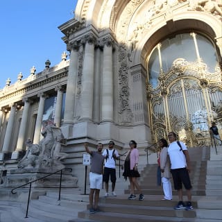 Premium Bike Tour : Sights, Picnic & Local Secrets (small group) 4