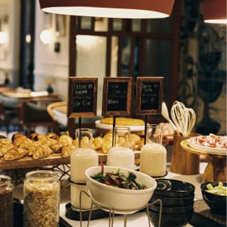 Morning Yoga Flow 60 min & Desayuno Buffet 5 Estrelles 7