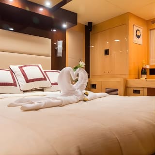 Yacht Trip Dubai : Book 56 ft Premium Yacht up to 21 people 18