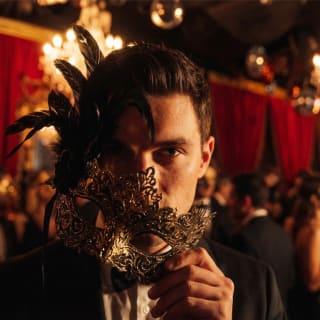 Mask On Party: Una noche de máscaras y misterio 3