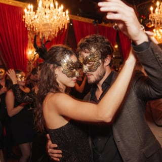 Mask On Party: Una noche de máscaras y misterio 4