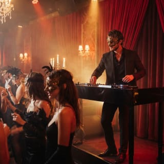 Mask On Party: Una noche de máscaras y misterio 5