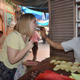 Tour gastronómico de medio día con paseo en ciclo Rickshaw en Masterji Kee Haveli 21