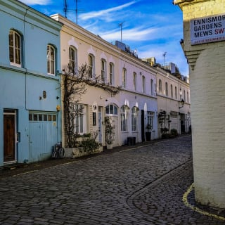 Kensington's City Exploration Game - Mystery Walk with magical Mews and pub/cafe stops 2