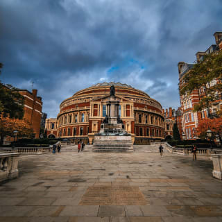 Kensington's City Exploration Game - Mystery Walk with magical Mews and pub/cafe stops 3